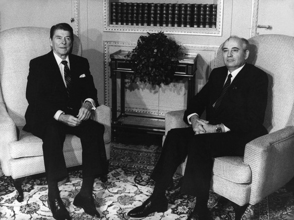 epa10148327 (FILE) President of the United states of Amerca Ronald Reagan (L) meets with president of the Soviet Union Mikhail Gorbachev (R) in Geneva, during a two-day summit between the superpowers  ...