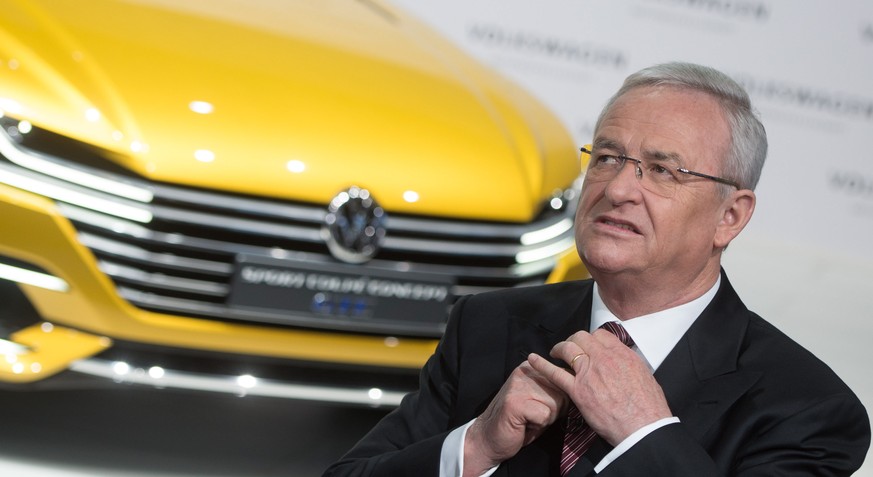 epa08656434 (FILE) - Former CEO of German car manufacturer Volkswagen (VW), Martin Winterkorn, fixes his tie prior to the start of the balance press conference in Berlin, Germany, 12 March 2015 (reiss ...