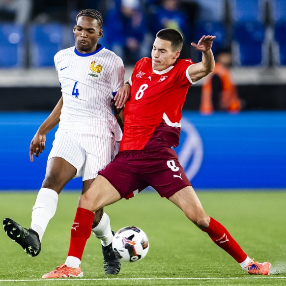 France's Jeremy Jacquet, left, fights for the ball with Switzerland's Tim Meyer, right, during the UEFA European Under-21 Championship 2027 Qualifying Group C soccer match between Switzerlan ...