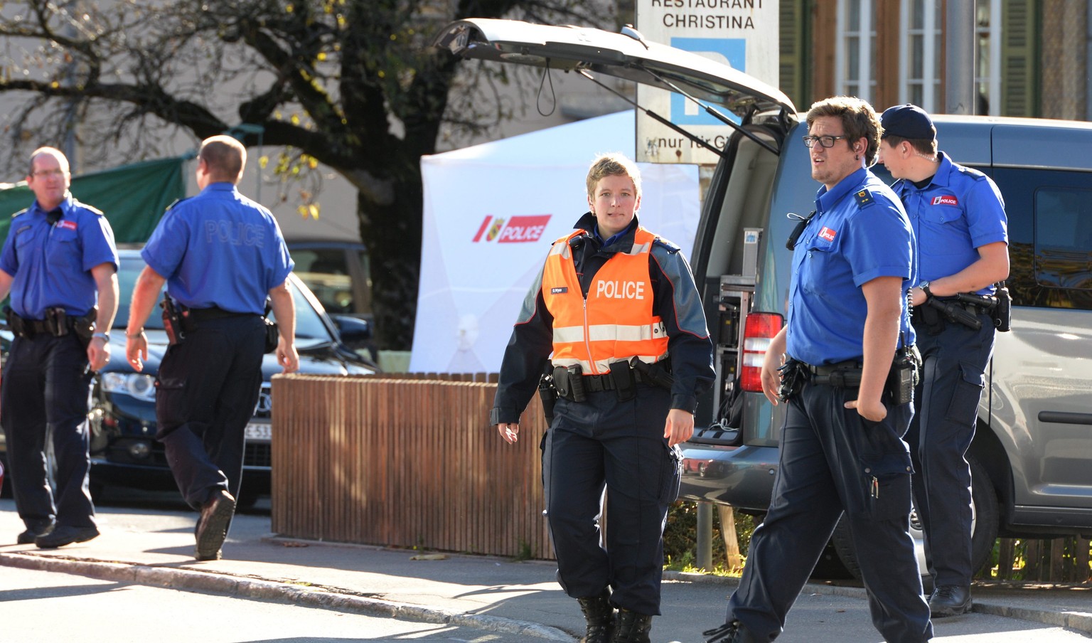 Am Montag wurde ein Ehepaar in Wilderswil bei Interlaken vom Ex-Partner der Frau erschossen. Der Täter richtete sich nach der Tat selbst.