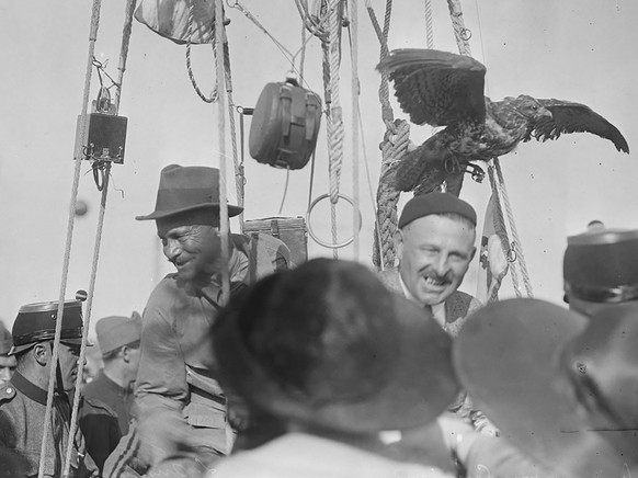 Louis Ansermier (rechts im Bild) startete 1922 in Genf nicht mehr mit...
https://gallica.bnf.fr/ark:/12148/btv1b53089220c.r=ansermier?rk=21459;2