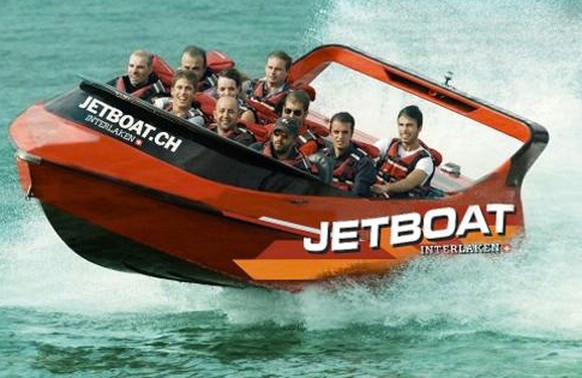 Für 89 Franken pro Personen bietet Jetboat.ch Rundfahrten auf dem Brienzersee ab Bönigen zu den Giessbachfällen an.