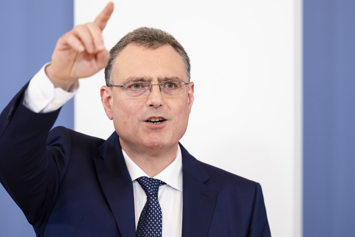 Swiss National Bank's (SNB) Chairman of the Governing Board Thomas Jordan gestures during a media briefing at the Swiss National Bank in Zurich, Switzerland, on Thursday, June 22, 2023. (KEYSTONE ...