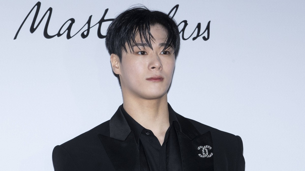 South Korea: Chanel Parfumeur Masterclass Event 26 January 2023 - Seoul, South Korea : South Korean vocal Moonbin, member of boys band Astro, attends a photo call for the Chanel Parfumeur Masterclass  ...