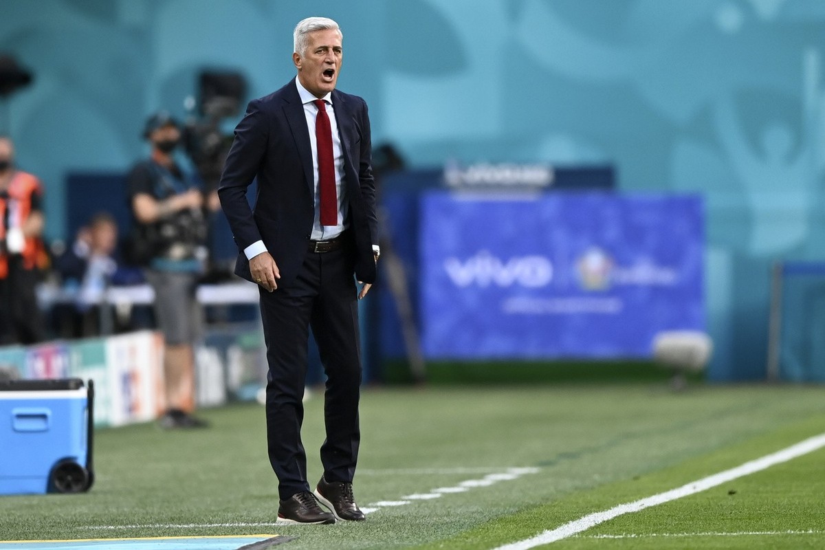 Switzerland's manager Vladimir Petkovic shouts during the Euro 2020 soccer championship quarterfinal match between Switzerland and Spain, at the Saint Petersburg stadium in Saint Petersburg, Frid ...