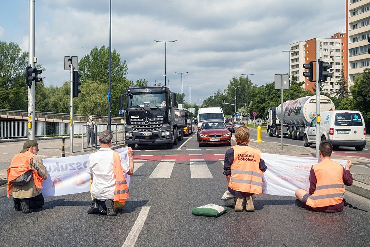 WARSAW, MAZOVIA, POLAND - 2025/06/17: Climate activists block the road and unfurl banners during the demonstration. Climate activists from the Last Generation (PL: Ostatnie Pokolenie) group block road ...