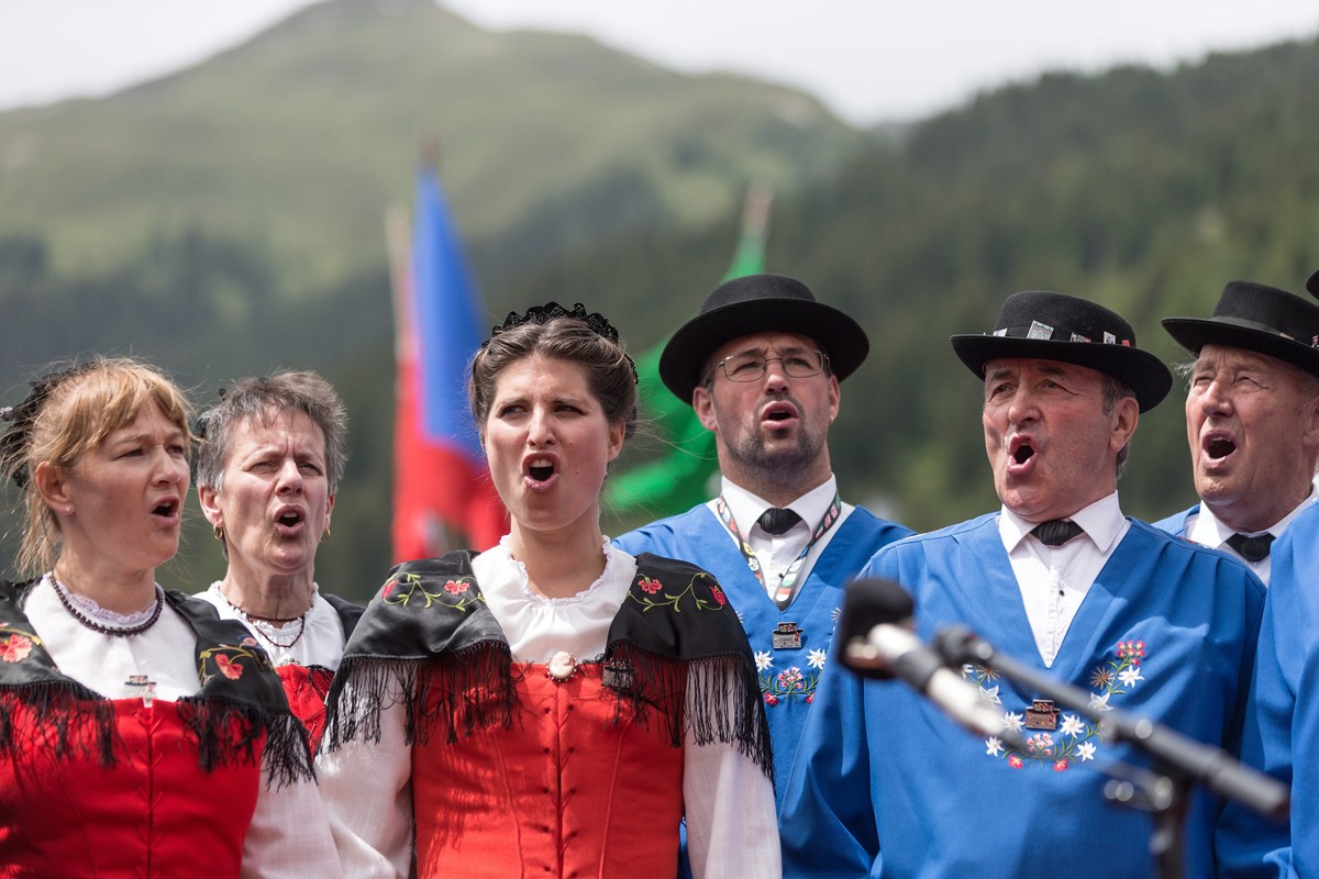 epa04298155 The Swiss jodel group 'Silvretta Klosters' perform at the Swiss Jodel Feast in Davos, Switzerland, 04 July 2014. About 10,000 musicians and singers and 100,000 spectators are exp ...