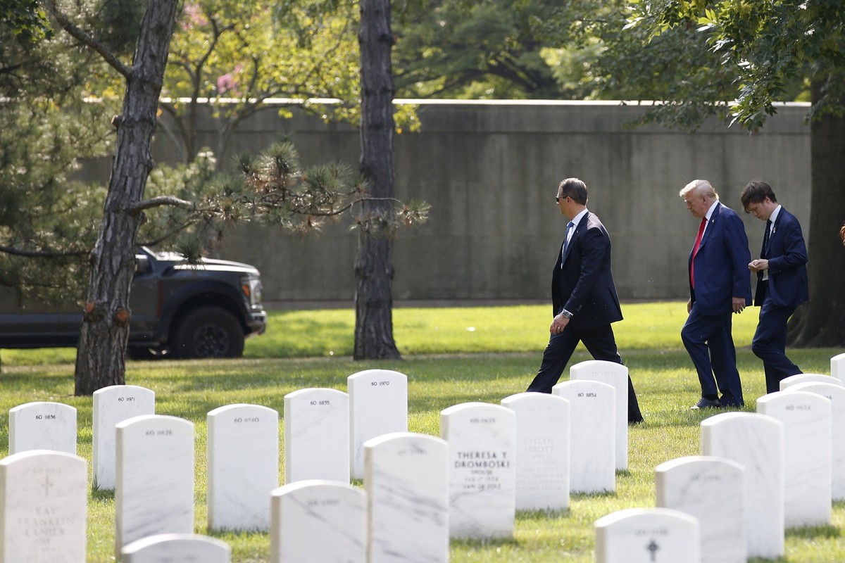 August 26, 2024, Arlington, Virginia, U.S: Republican presidential candidate, former President Donald Trump departs an event at Arlington National Cemetery marking the third anniversary of the bombing ...