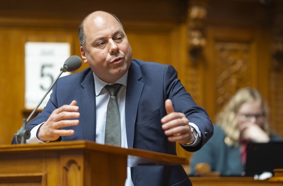 Mauro Tuena, SVP-ZH, spricht an der Sommersession der Eidgenoessischen Raete, am Donnerstag, 5. Juni 2025 im Nationalrat in Bern. (KEYSTONE/Til Buergy)