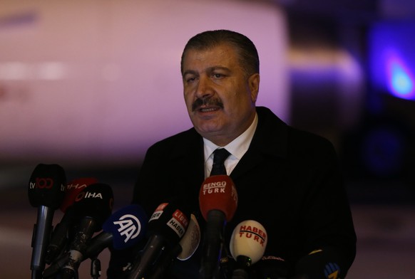 epa10977372 Turkish Health Minister Fahrettin Koca speaks to media after Palestinian cancer patients arrived to Esenboga Airport by Turkish aid planes for treatment, in Ankara, Turkey, 16 November 202 ...