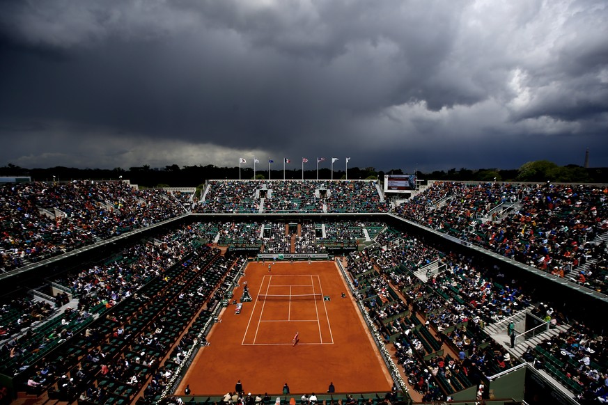 epa06013202 Clouds over court Philippe Chatrier as Timea Bacsinszky of Switzerland plays against Kristina Mladenovic of France during their women’s singles quarter final match during the French Open t ...