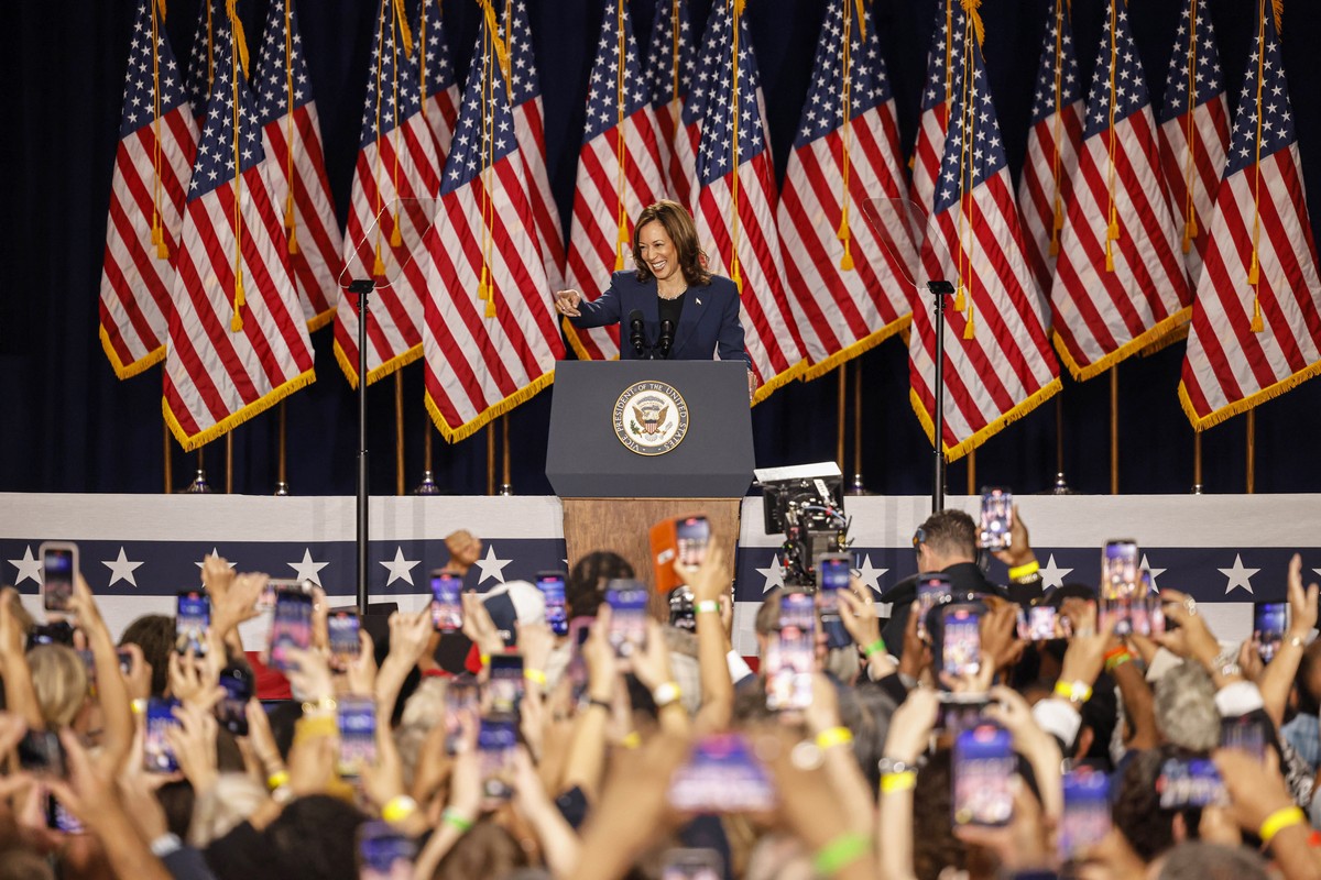 epaselect epa11493049 US Vice President Kamala Harris speaks at a campaign event at West Allis, Wisconsin, USA, USA, 23 July 2024. US President Biden announced on Sunday 21 July 2024 that he would no  ...