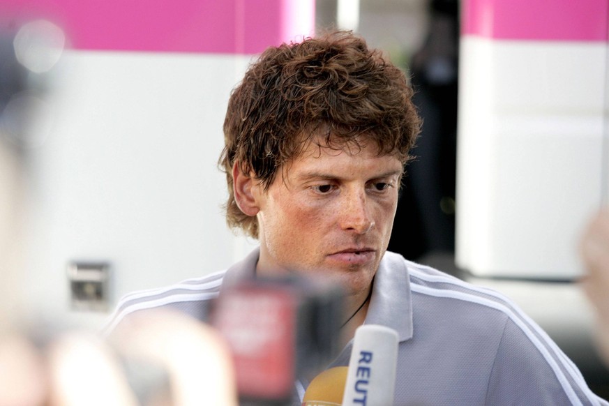 20060630 - STRASBOURG, FRANCE: German cyclist Jan Ullrich makes a statement one day before the official start of the 93rd Tour de France cycling race, Friday 30 June 2006, in Strasbourg. Ullrich has b ...