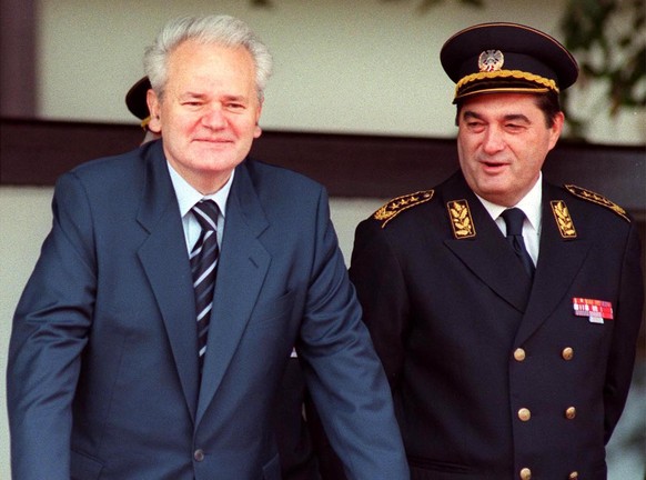 Former Yugoslav Presidens Slobodan Milosevic,left, and former army chief-of-staff Col. General Nebojsa Pavkovic are seen in this Sept. 30 2000 photo. The U.N. war crimes tribunal on Monday Oct. 20, 20 ...