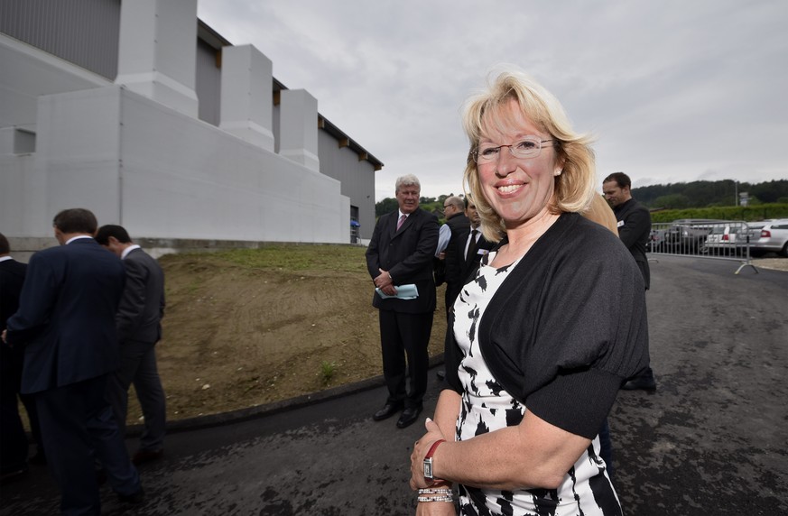 La Conseillere d&#039;Etat Jacqueline de Quattro, cheffe du Departement du territoire et de l&#039;environnement (DTE), visite le site, lors de l&#039; inauguration de l&#039;installation de biogaz ag ...