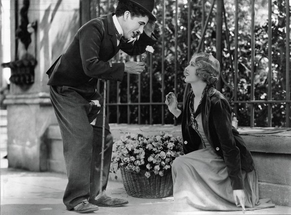 Charles Chaplin and Virginia Cherrill in Lichter der Großstadt (1931)