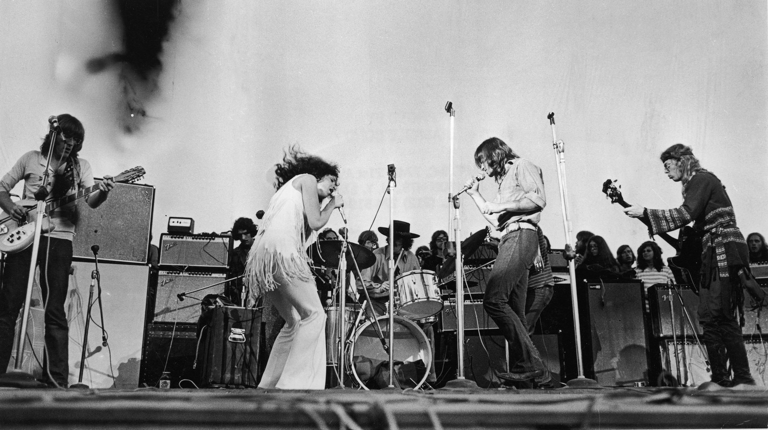 1969, Singer Grace Slick performs with the American rock group Jefferson Airplane at Woodstock music festival. (Photo by Getty Images/Getty Images)