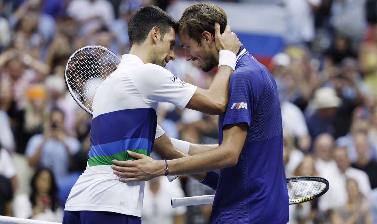 epa09464580 Daniil Medvedev of Russia (R) and Novak Djokovic of Serbia embrace at the net after their men's final match on the fourteenth day of the US Open Tennis Championships at the USTA Natio ...