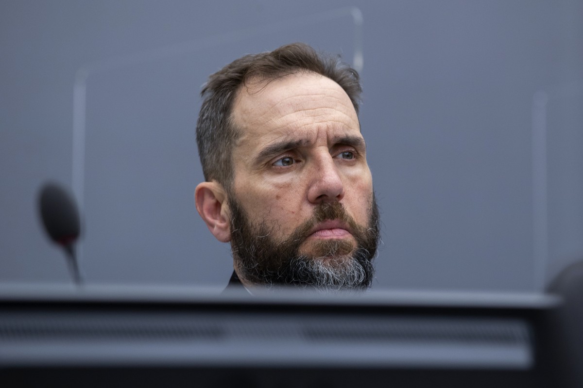 FILE - Prosecutor Jack Smith waits for the start of the court session of Kadri Veseli's initial appearance at the Kosovo Specialist Chambers court in The Hague, Netherlands, Nov. 10, 2020. Smith, ...