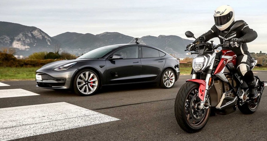 Tesla gegen Zero-Motorrad: Dieses Duell lässt «Verbrenner» alt aussehen