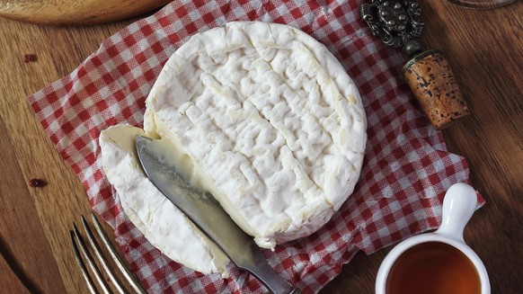 camembert aufschnitt rohschinken rotwein