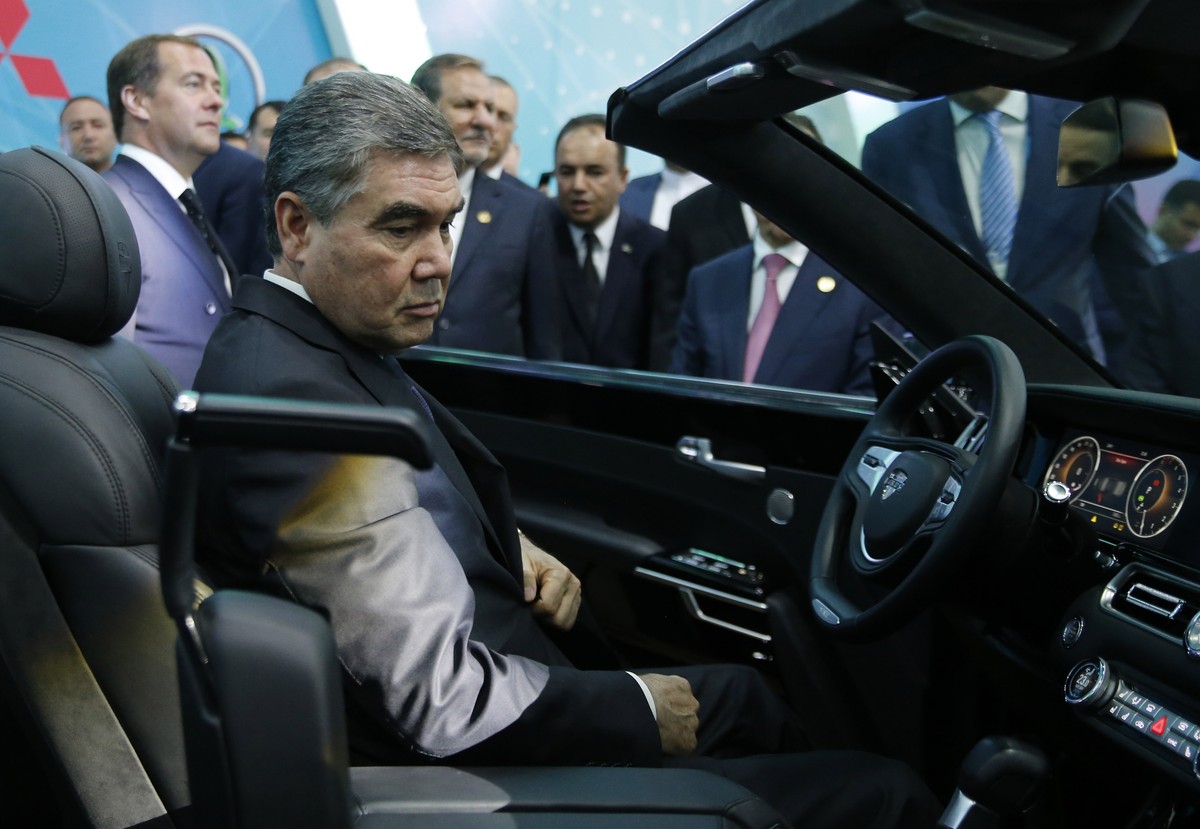 Turkmenistan's President Gurbanguly Berdymukhamedov inspects the Russian made limousine Aurus Senat as Russian Prime Minister Dmitry Medvedev, left, stands by as during a visit the Caspian innova ...
