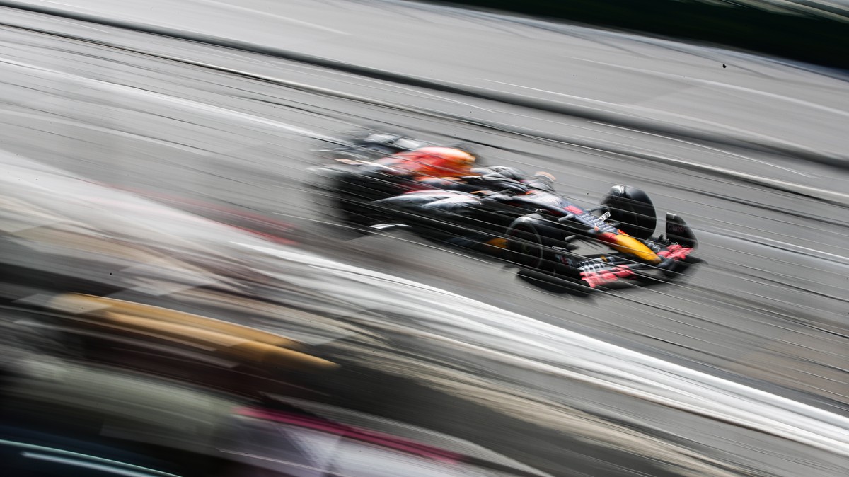 epa10009605 Dutch Formula One driver Max Verstappen of Red Bull Racing in action during the Formula One Grand Prix of Azerbaijan at the Baku City Circuit in Baku, Azerbaijan, 12 June 2022. EPA/ALI HAI ...