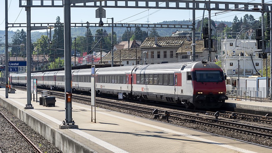 Die grosse Hitze macht auch am Freitag dem Zugverkehr in der Schweiz zu schaffen. (Symbolbild)