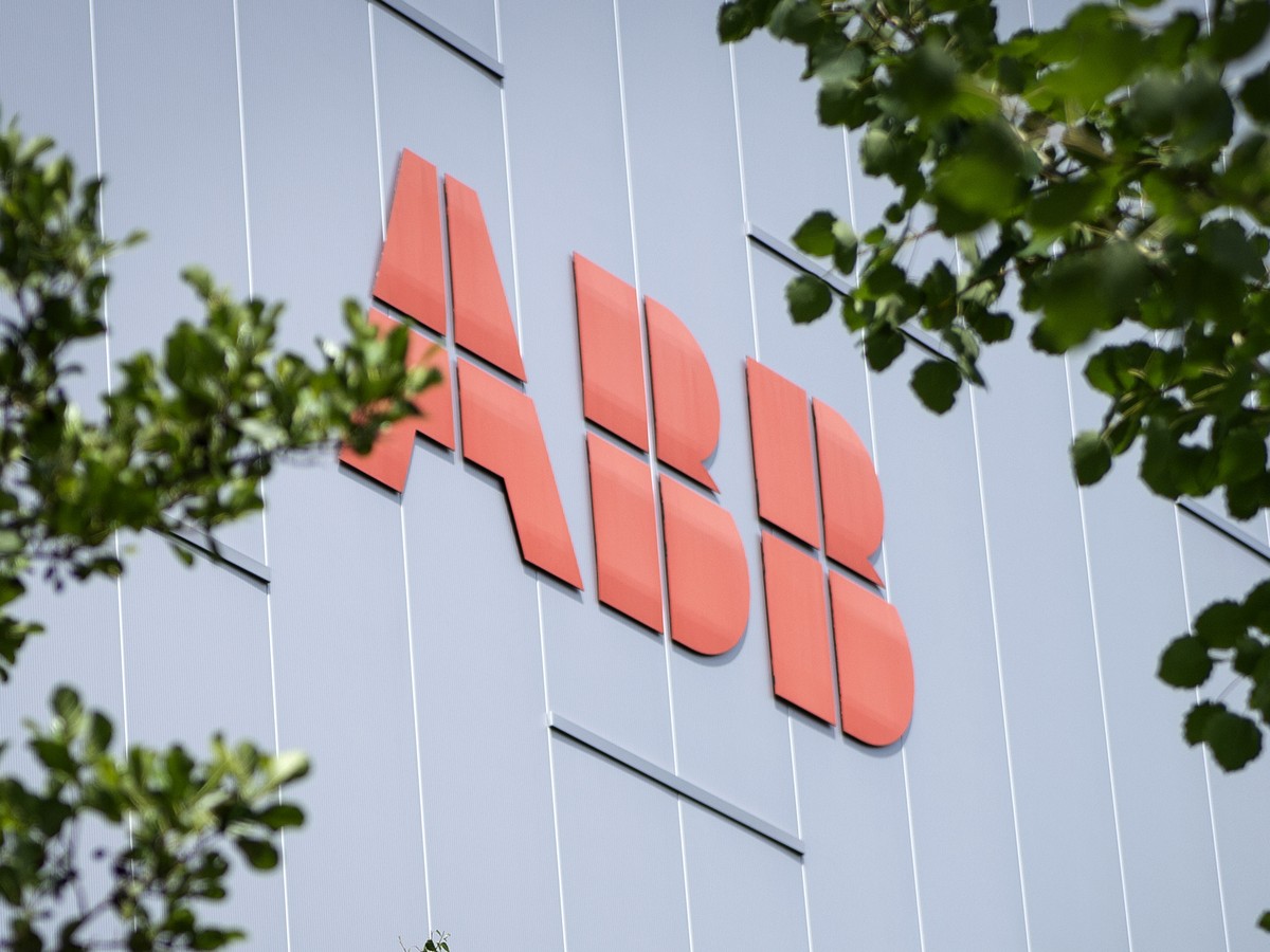 ARCHIVBILD ZUR BILANZ VON ABB IM DRITTEN QUARTAL 2020, AM FREITAG, 23. OKTOBER 2020 - Logo der Firma ABB an der Binzmuehlestrasse in Oerlikon, am Donnerstag, 14. Juni 2018. (KEYSTONE/Melanie Duchene)