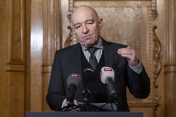 KEYPIX - Staenderat Daniel Jositsch, SP-ZH, Praesident der Kommission fuer Rechtsfragen, RK-S, spricht an einer Medienkonferenz uber die Aufhebung der Immunitaet von SVP-Ratsmitglieder, am Dienstag, 2 ...