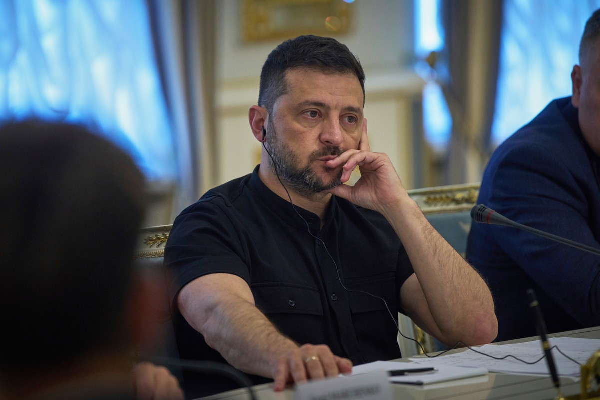 Ukrainian President Volodymyr Zelenskyy listens to German Vice Chancellor and Finance Minister Lars Klingbeil during their meeting in Kyiv, Ukraine, Monday, Aug. 25, 2025. (AP Photo/Efrem Lukatsky)
Ru ...