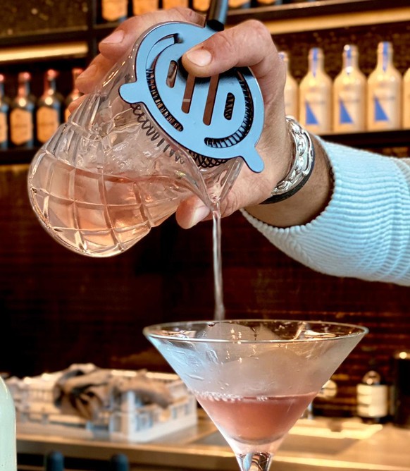pink gin turicum gin cocktail bitter trinken drinks alkohol schweiz zürich