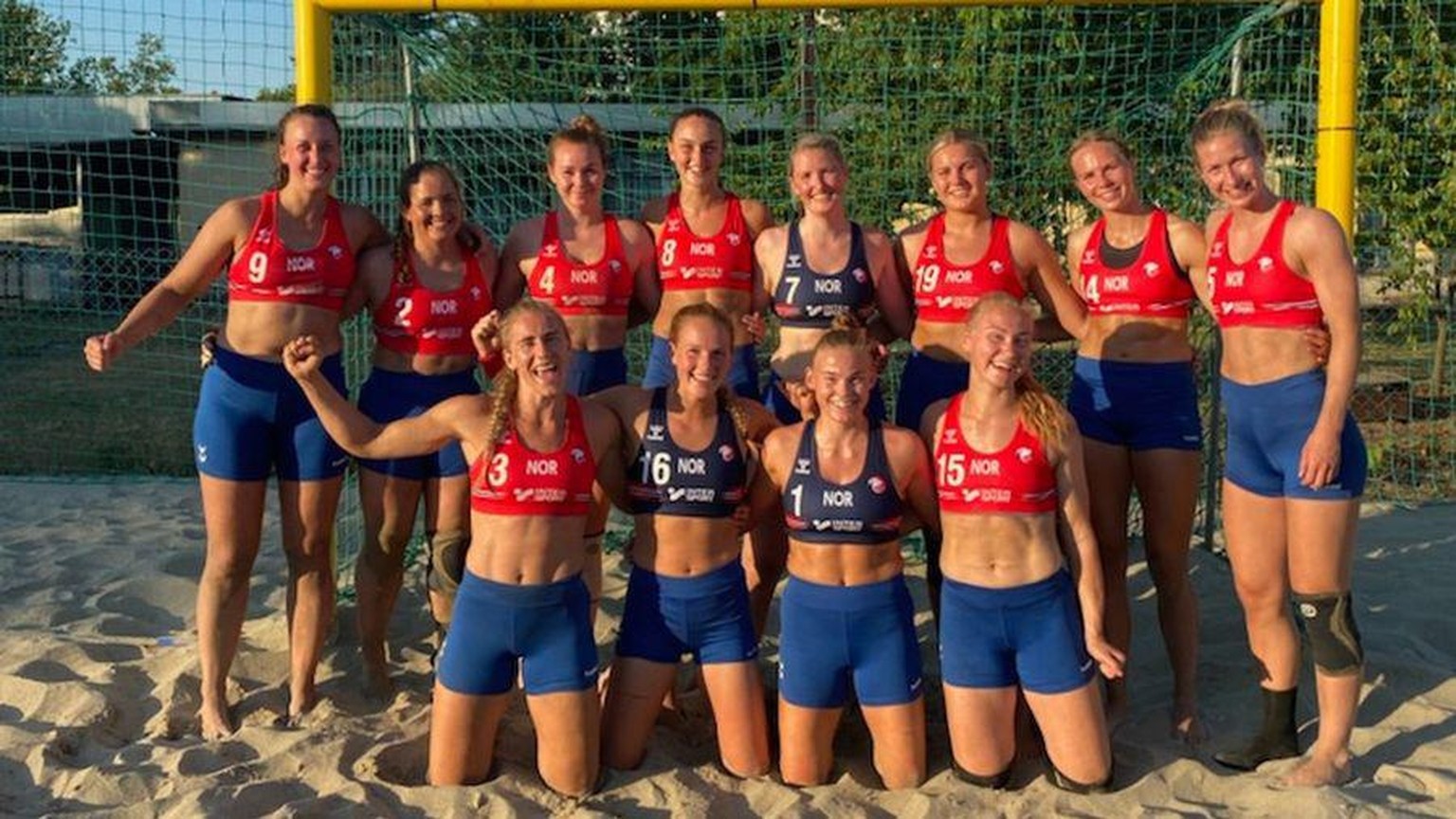 Weil sie die etwas längeren Hosen trugen, wurden die norwegischen Beachhandballerinnen mit einer Strafe belegt.