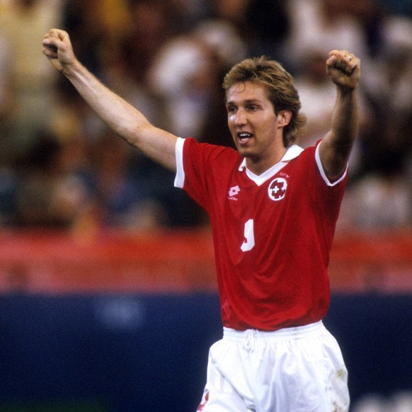 Bildnummer: 05774285 Datum: 22.06.1994 Copyright: imago/WEREK
Torsch�tze Adrian Knup (Schweiz) jubelt; Vdia, quer, Torjubel WM 1994, L�nderspiel, Nationalteam, Nationaltrikot, Detroit Freude, Fu�ball ...