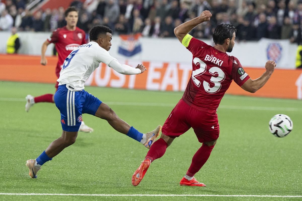 Split's Dalisson, left, scores the goal to 0-1 against Thun's Marco Buerki during the UEFA Conference League match between Switzerland's FC Thun and Croatia's Hajduk Split, at the  ...