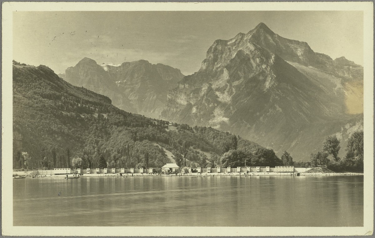 Botschaft der Postkarte: Jetzt gibt’s dann noch eine Bootfahrt. Poststempel 9.6.1925

Weesen, Strandbad, g. Glärnisch und Rautispitz
Originaltitel
Weesen, Strandbad, g. Glärnisch und Rautispitz