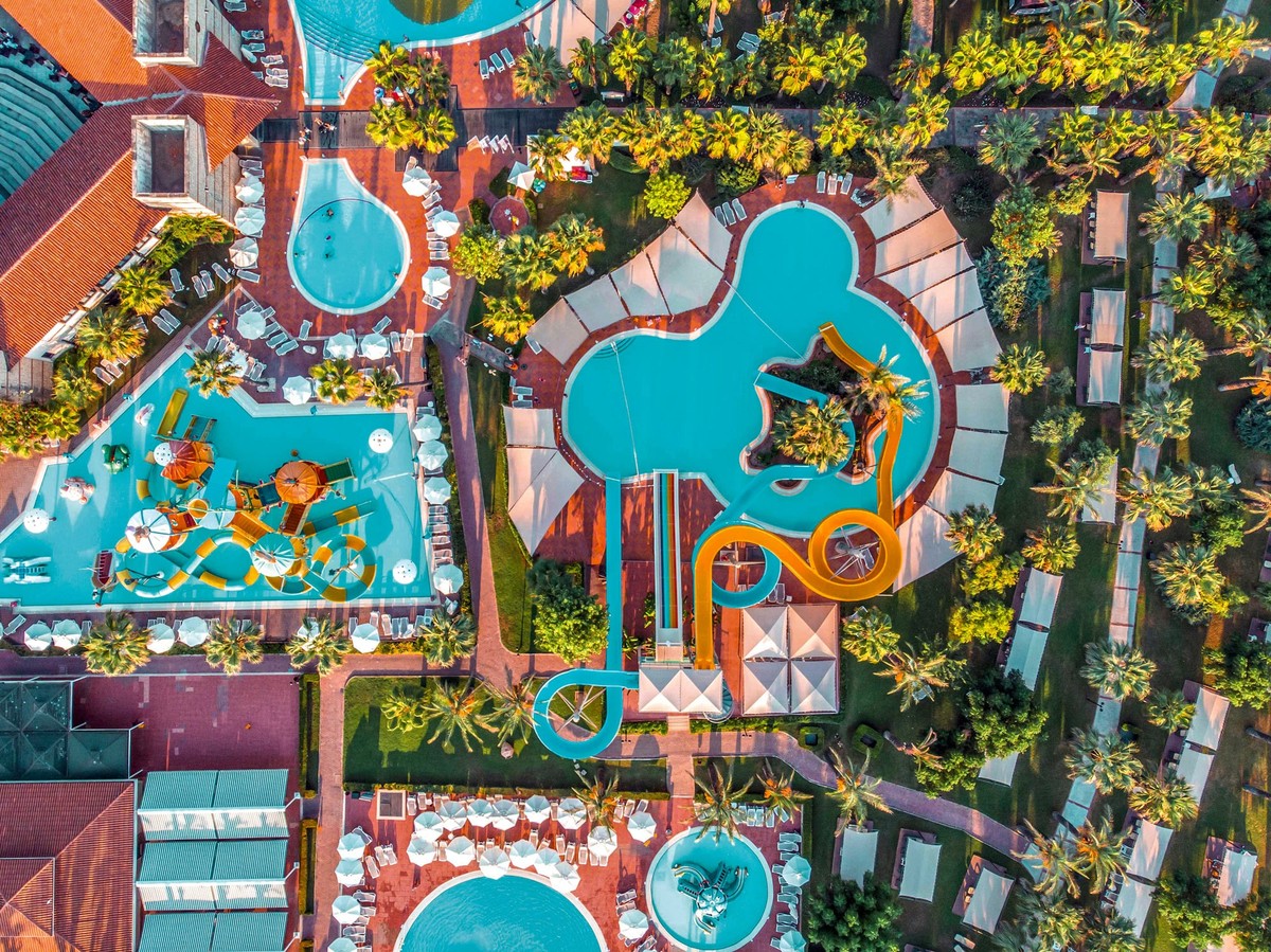 Auch von oben sieht der Aquapark nach sehr viel Spass aus.