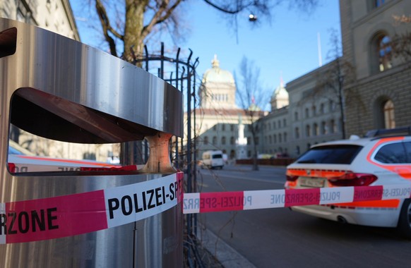 Im Zusammenhang mit dem Grosseinsatz der Polizei beim Bundeshaus in Bern sind am Dienstag, 14. Februar 2023 mehrere Gebaeude evakuiert und der Bundesplatz sowie einige Strassen um den Bundesplatz weit ...