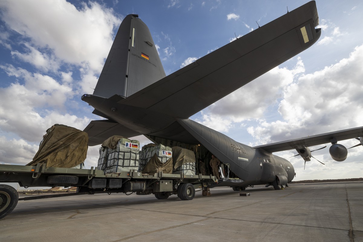 epa11224219 A handout photo made available by German Armed Forces shows soldiers of the bi-national German-French squadron 'Rhein' load a C-130 with relief supplies for the Gaza Strip at an  ...