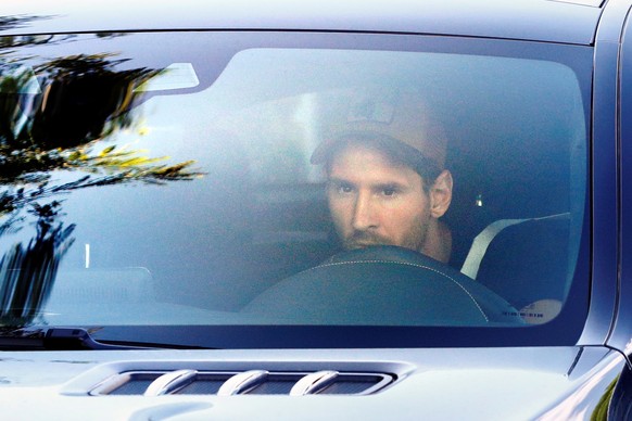 epa08652698 FC Barcelona&#039;s Argentinian striker Lionel Messi arrives to the Sport City Joan Gamper for a team&#039;s training session, in Sant Joan Despi, Barcelona, Spain, 07 September 2020. EPA/ ...