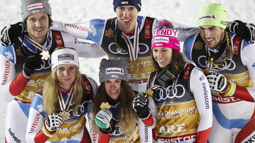 epa07364900 Members of first placed Team Switzerland pose with their medals during the medal ceremony for the Team Event at the FIS Alpine Skiing World Championships in Are, Sweden, 12 February 2019.  ...