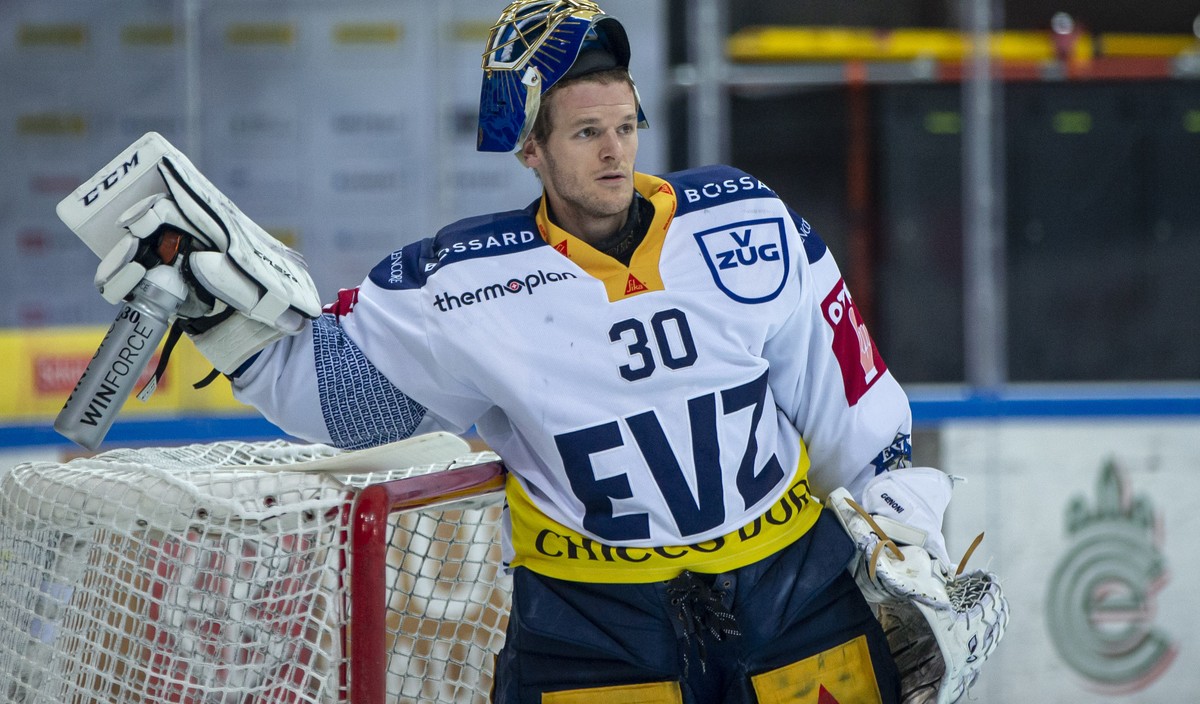 EV Zug Torhueter Leonardo Genoni waehrend dem Eishockey-Meisterschaftsspiel der National League zwischen den SC Rapperswil-Jona Lakers und dem EV Zug am Samstag, 11. Dezember 2021, in Rapperswil. (KEY ...