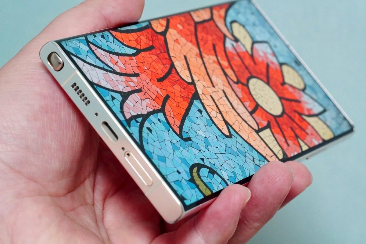Zum zweiten Mal kommt ein Galaxy Ultra mit einem integrierten Stift, der wie früher beim Galaxy Note im Gerät verstaut wird.