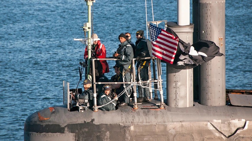 Mindestens zweimal im Jahr 2017, etwa, kehrte die USS Jimmy Carter, ein Angriffs-U-Boot der US-Marine, das für Spezialeinsätze umgerüstet wurde, mit gehisster Jolly Roger in ihren Heimathafen zurück.  ...