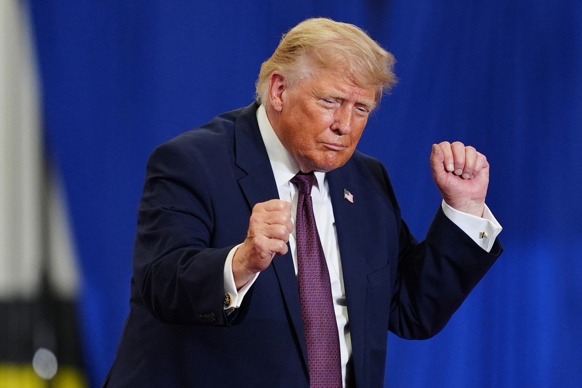 President Donald Trump dances on stage at a Mack Trucks facility, Tuesday, June 23, 2026, in Macungie, Pa. (AP Photo/Julia Demaree Nikhinson)
Donald Trump