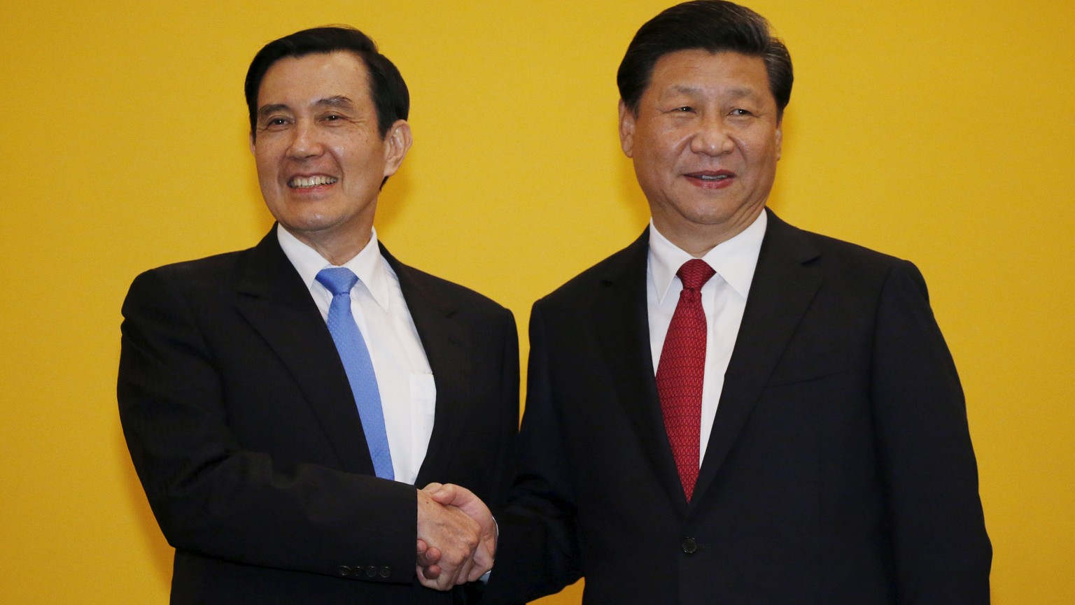 Historischer Handschlag: Ma und Xi in Singapur.