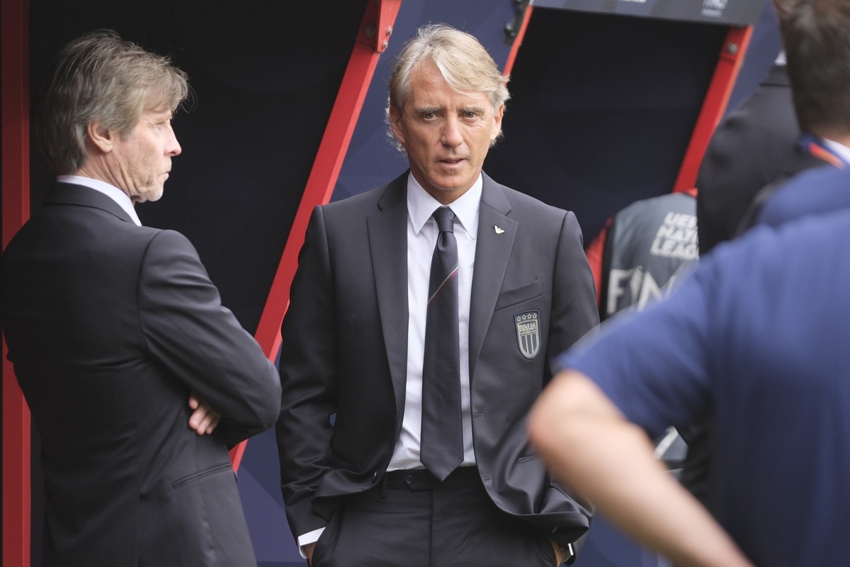FILE - Italy coach Roberto Mancini waits for the start of the Nations League third place soccer match between the Netherlands and Italy at De Grolsch Veste stadium in Enschede, Netherlands, Sunday, Ju ...