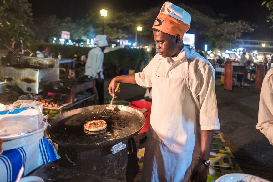 Tanzania zanzibar koch restaurant essen food afrika