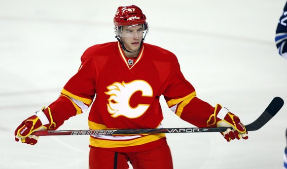 Ein Bild mit Erinnerungswert: Sven Bärtschi verlässt die Calgary Flames und stürmt neu für die Vancouver Canucks.