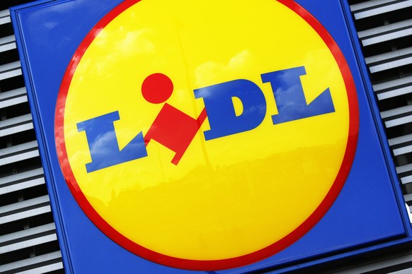 ARCHIV - ZUR ERHOEHUNG DER LOHNSUMME DES DISCOUNTERS LIDL STELLEN WIR IHNEN DIESES ARCHIVBILD ZUR VERFUEGUNG - Das Logo des Discounters Lidl, aufgenommen am Freitag, 20. Maerz 2009, in Kloten. (KEYSTO ...